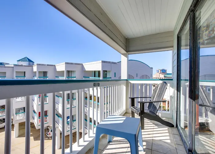 Galveston Retreat With Balcony And Gulf Views!