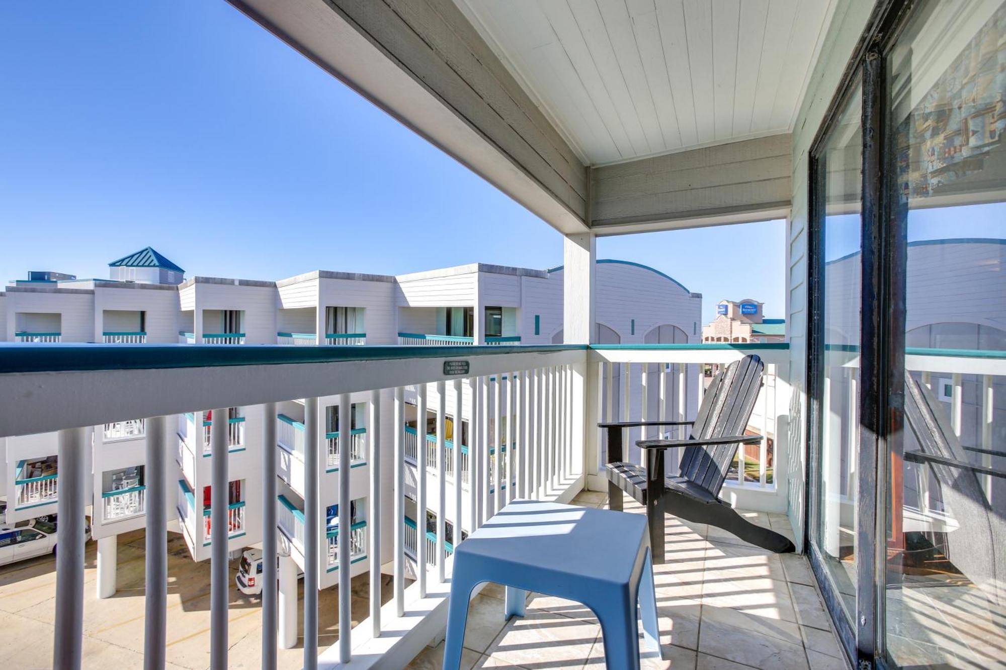 Apartment Retreat With Balcony And Gulf Views!