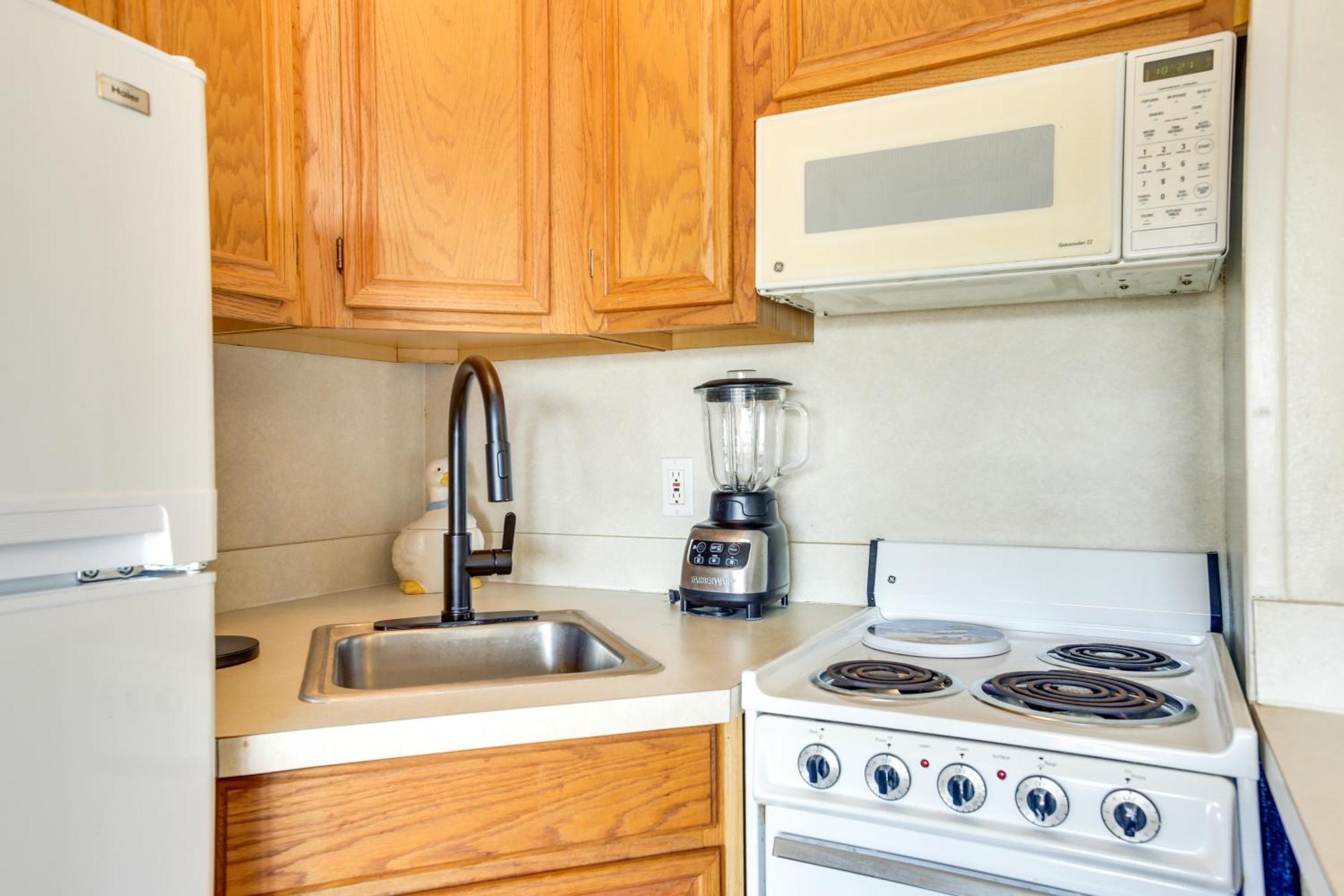 Apartment Retreat With Balcony And Gulf Views! Galveston