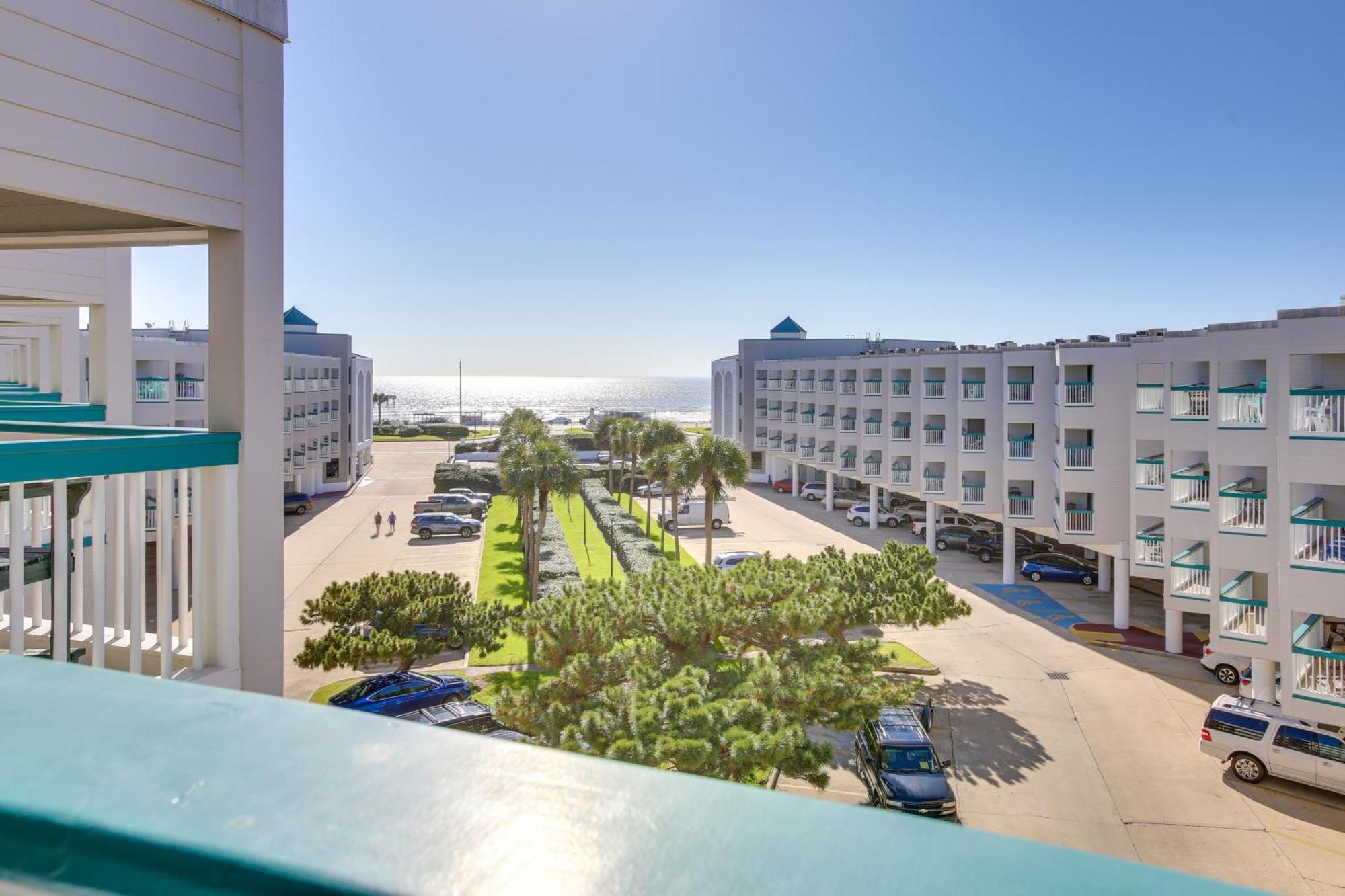 Retreat With Balcony And Gulf Views! Galveston