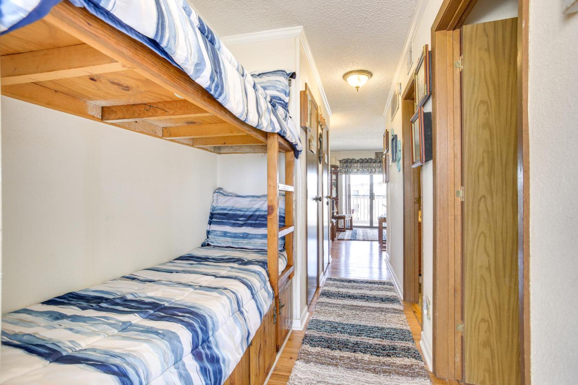 Retreat With Balcony And Gulf Views! * Galveston