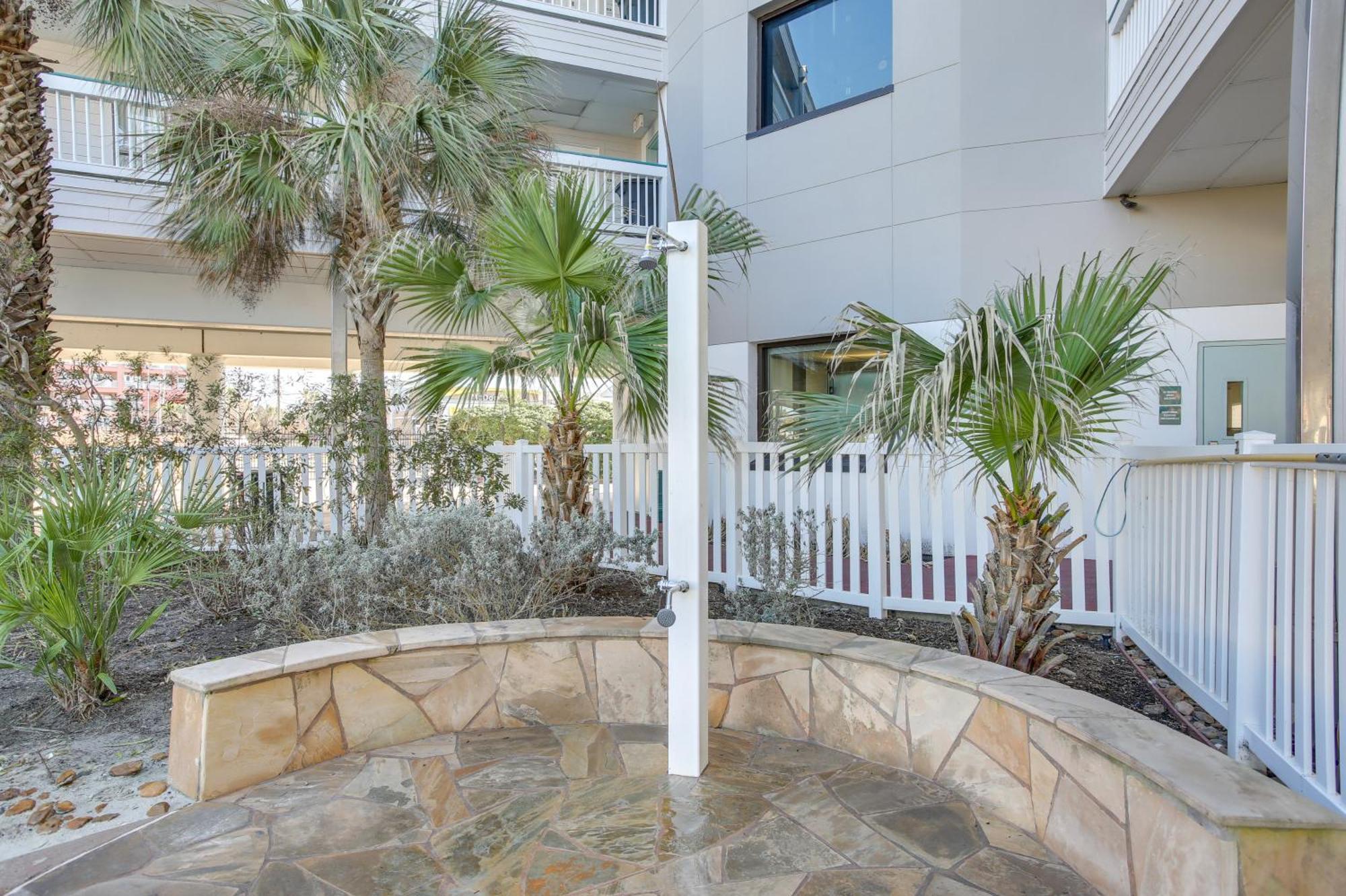 Apartment Retreat With Balcony And Gulf Views! Galveston