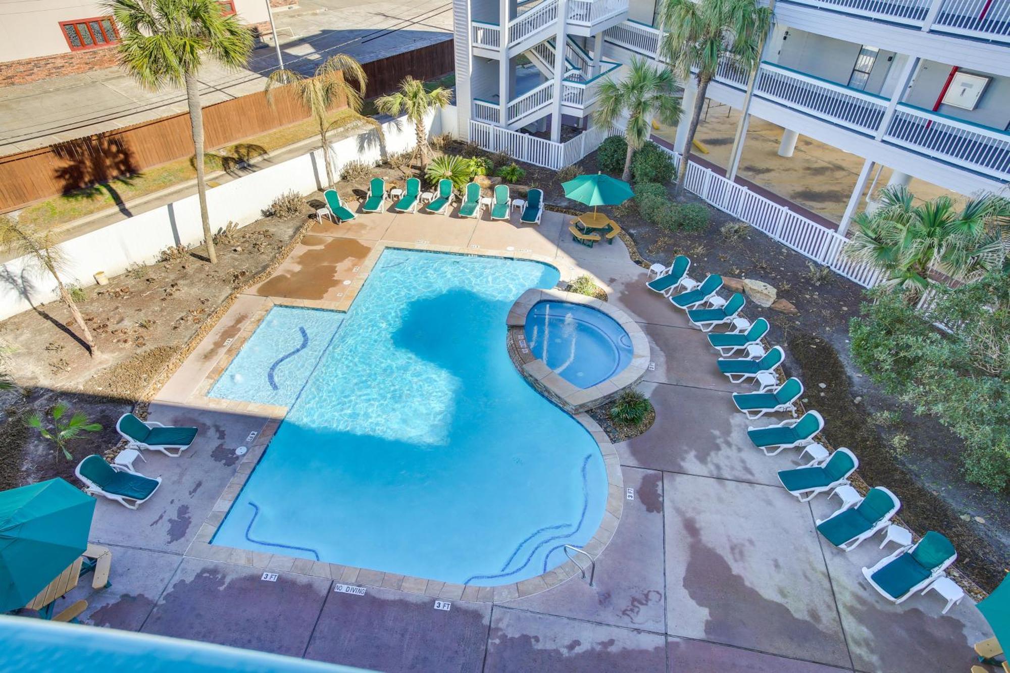 Retreat With Balcony And Gulf Views! Galveston
