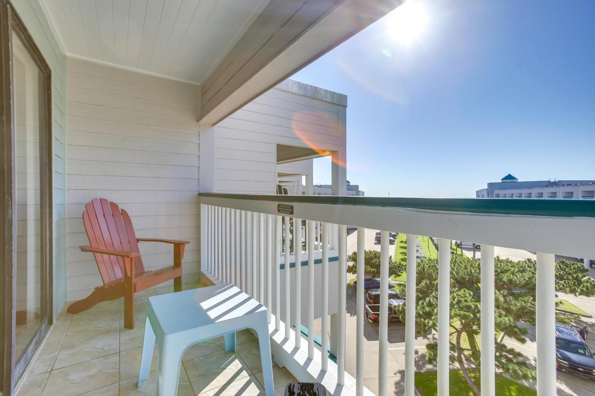 Retreat With Balcony And Gulf Views! * Galveston