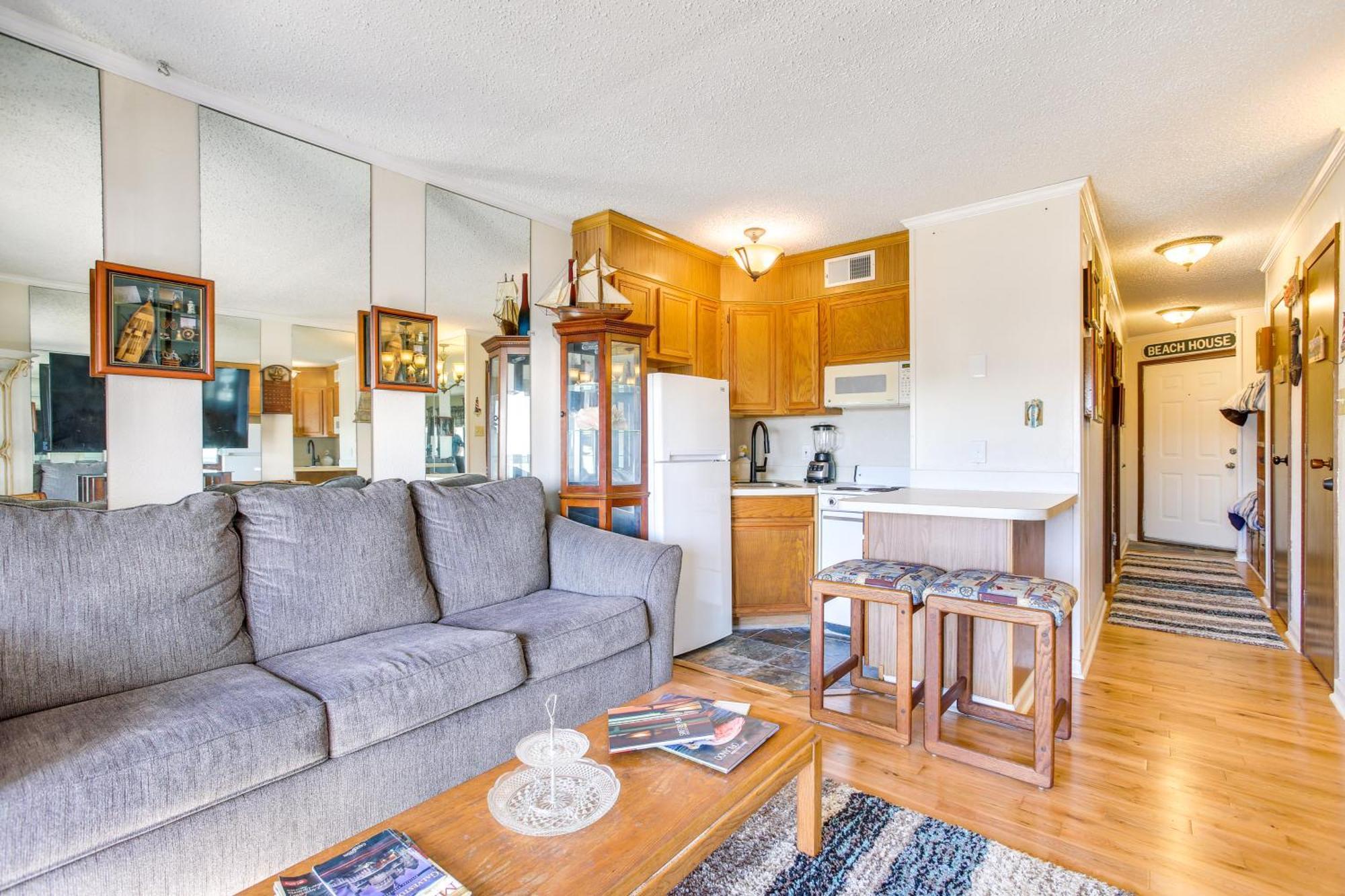 Retreat With Balcony And Gulf Views! * Galveston