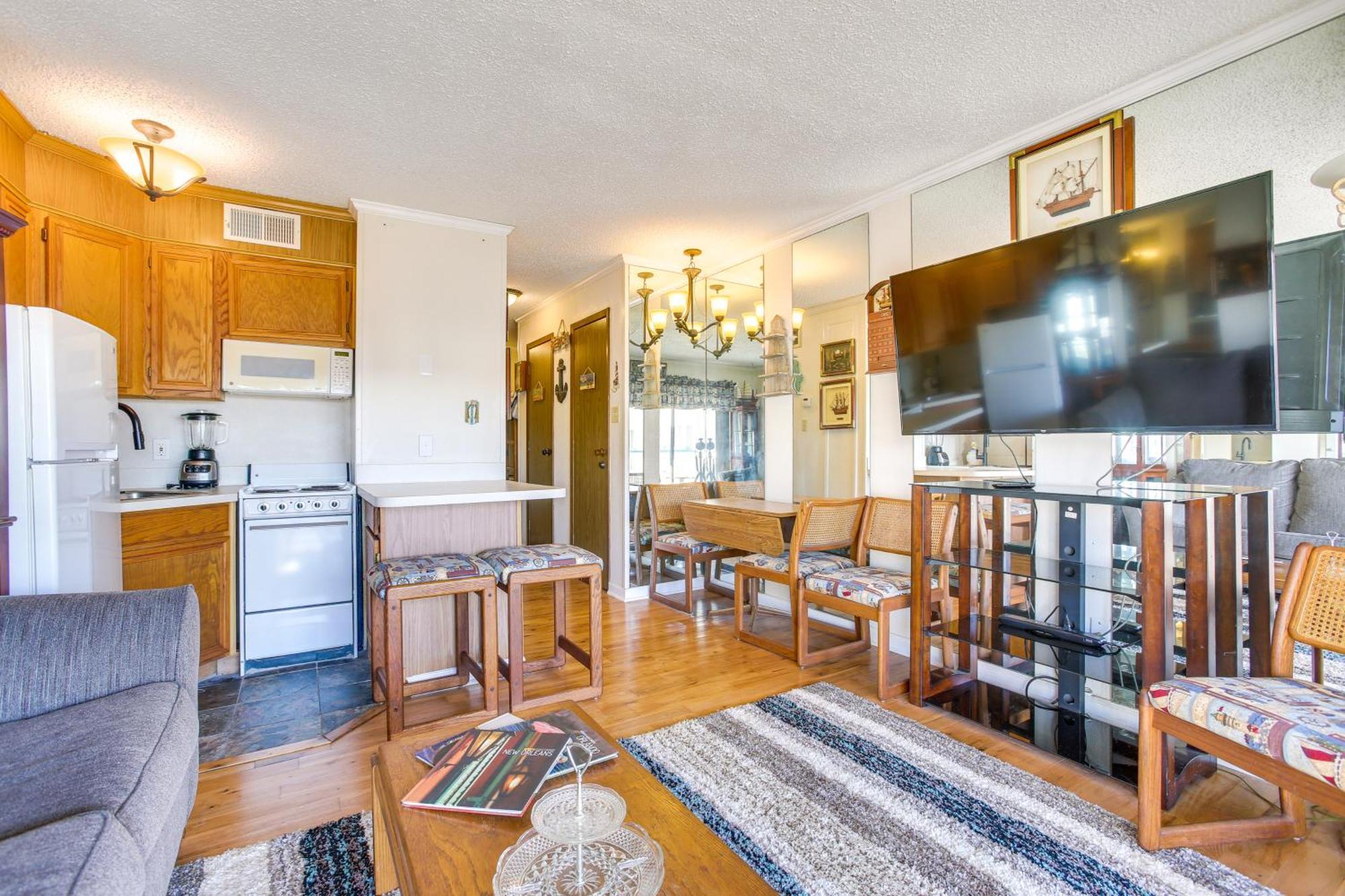 Retreat With Balcony And Gulf Views! Apartment *